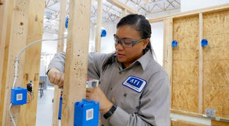 Guide to Electrician Training Courses in the United States
